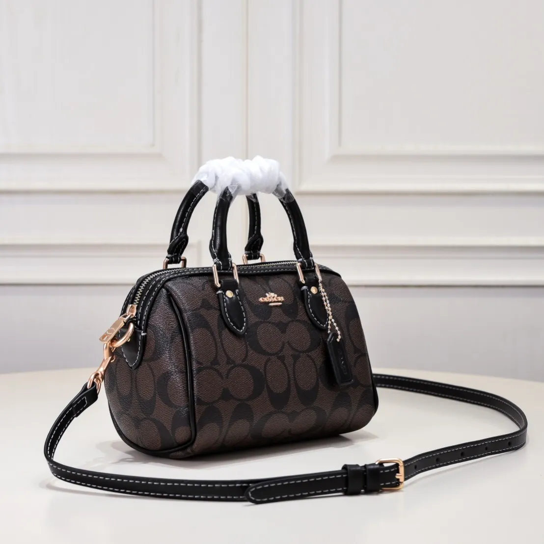 P340 [Top original order] The new Coach small size Boston CH469 is so beautiful and exquisite! Moreover, the Boston bag shape is particularly versatile! The presbyopic color-blocking design is classic and eye-catching! Size:17.5*12*10cm