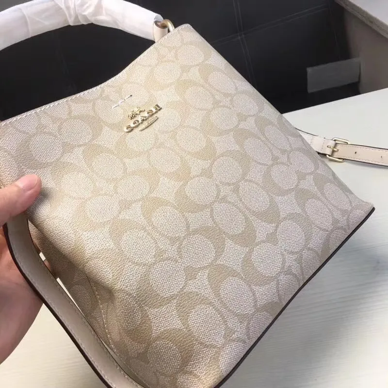 Top original order, batch 420💰Coach/Coach new model, new carriage bucket with small logo, simple and not fancy, versatile and beautiful, can hold a large capacity, hot model🔥, new model synchronized with the counter, sandwich zipper bag, imported first-layer cowhide, exquisite handwork, size 22X22X10, model 2312