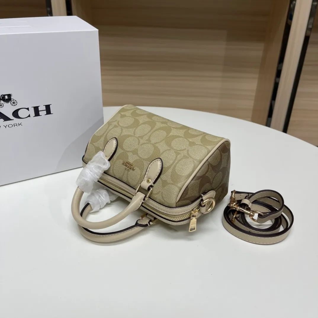 Top original order, batch 400💰COACH/Coach's new women's MINI ROWAN portable shoulder crossbody bag Boston small. CH370 CH159 CH469 CH160 size 16.5×11×9. .