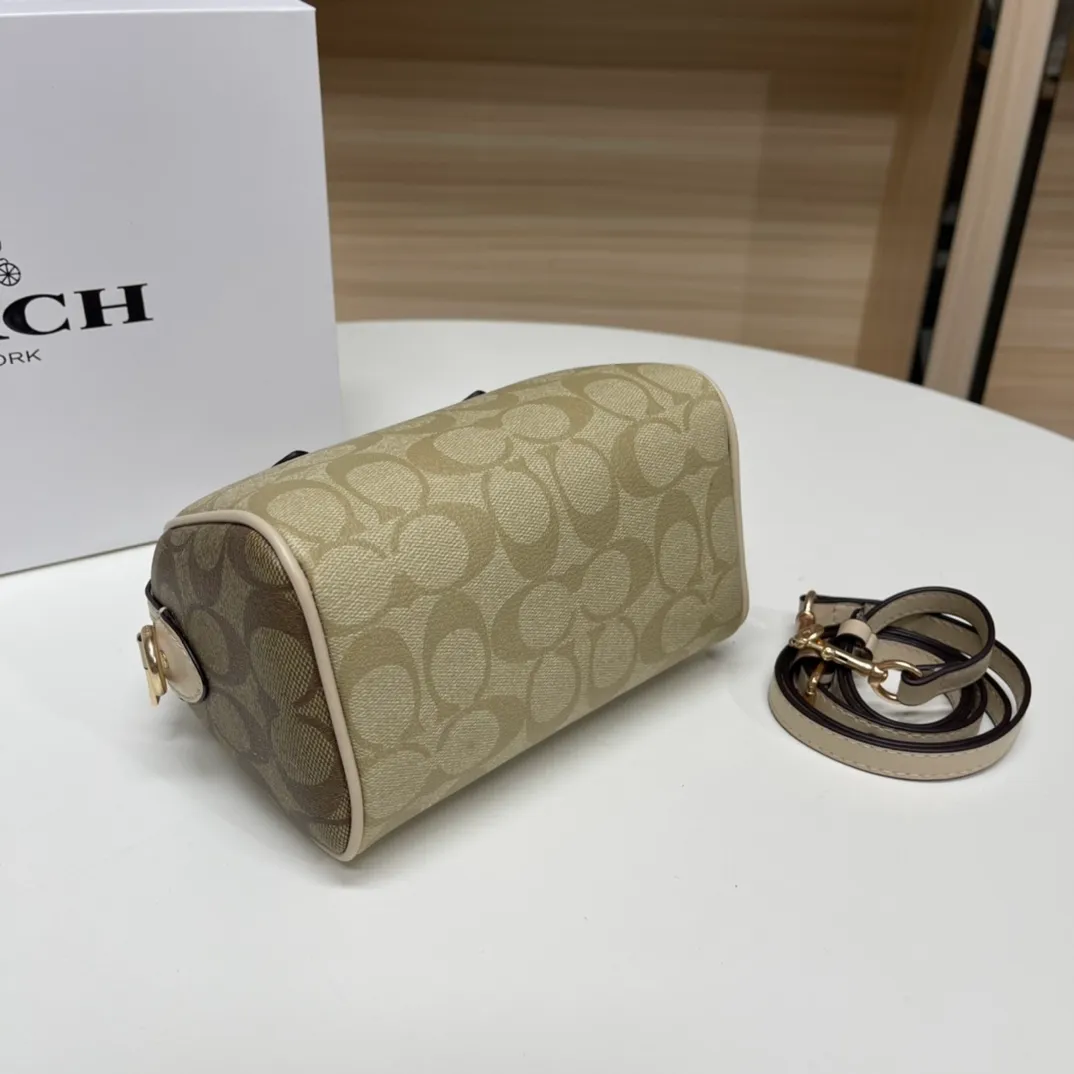 Top original order, batch 400💰COACH/Coach's new women's MINI ROWAN portable shoulder crossbody bag Boston small. CH370 CH159 CH469 CH160 size 16.5×11×9. .