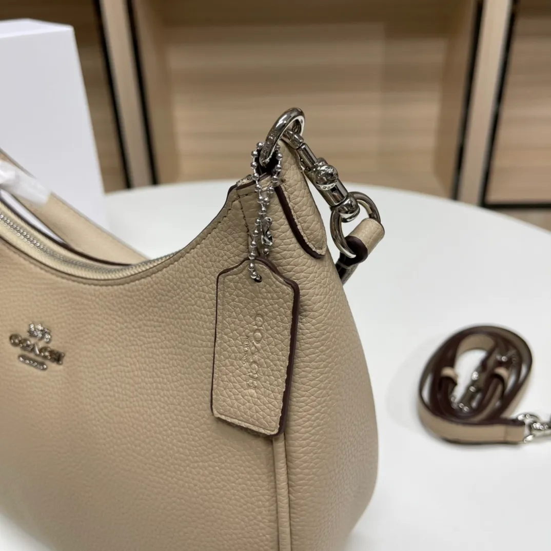 Batch 430💰COACH/Coach official outlet style women's leather college style single shoulder crossbody handbag armpit bag. Model CJ517. 29 X23 X23
