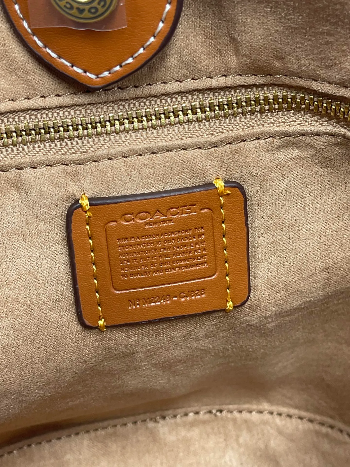 Top original order, batch 440💰Coach's new bucket bag CJ828 can be worn under the arm or across the body. It has a compact and exquisite appearance and ample internal space. It is a must-have bucket bag for everyone. It is also a must-have item for commuting. Size 15.5/19/8