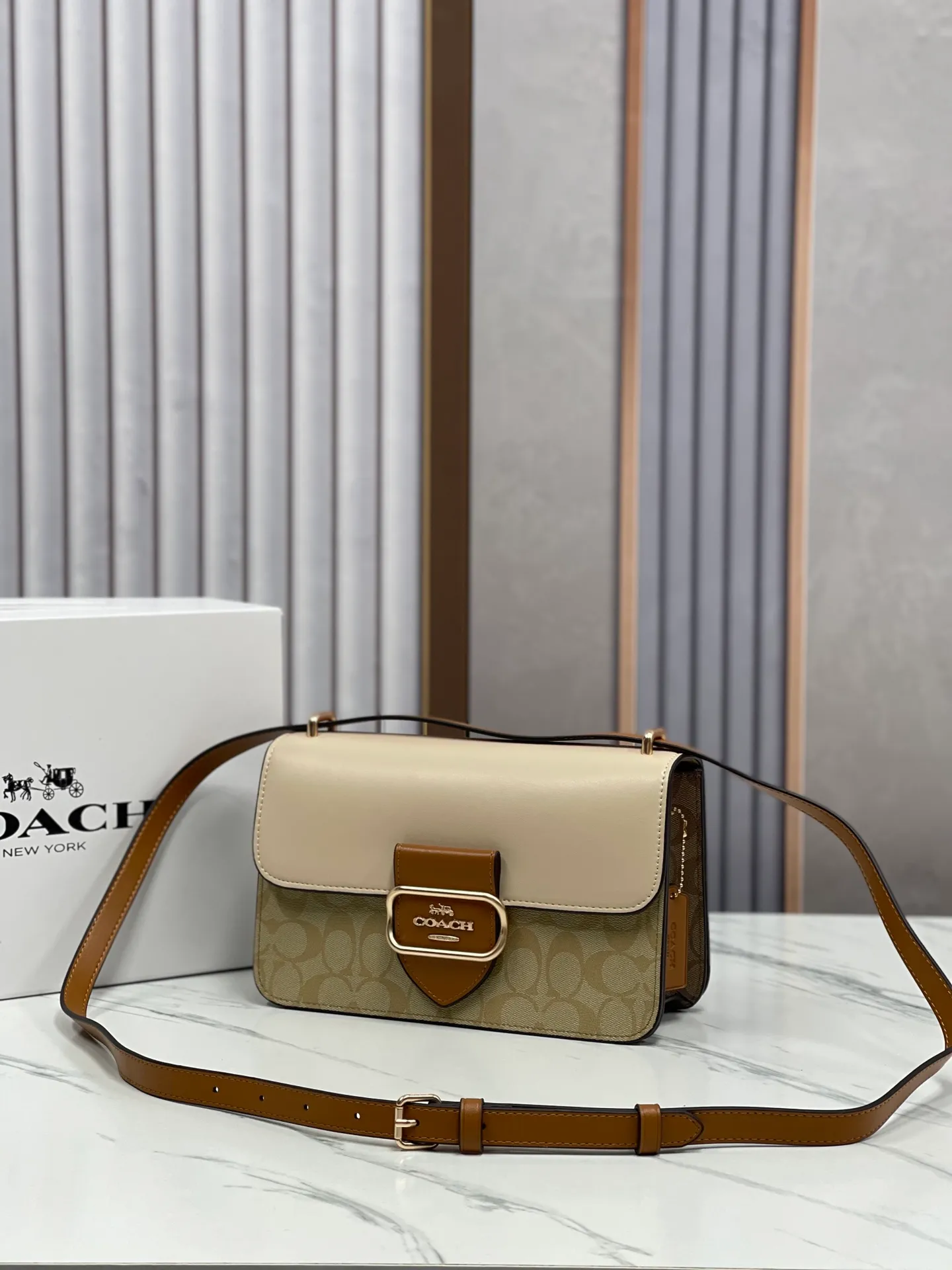 Top original order batch 480💰coach/Coach new model New product model CR331 Morgan series is here. It is a must-have for gift giving. Exquisite, compact and playful on the upper body. Wear-resistant and scratch-resistant. The built-in compartment can accommodate a variety of personal belongings. Girls don’t have to worry about their belongings when going out. The shoulder strap can be adjusted diagonally or on one shoulder. Super practical. Size 25X16X7.5