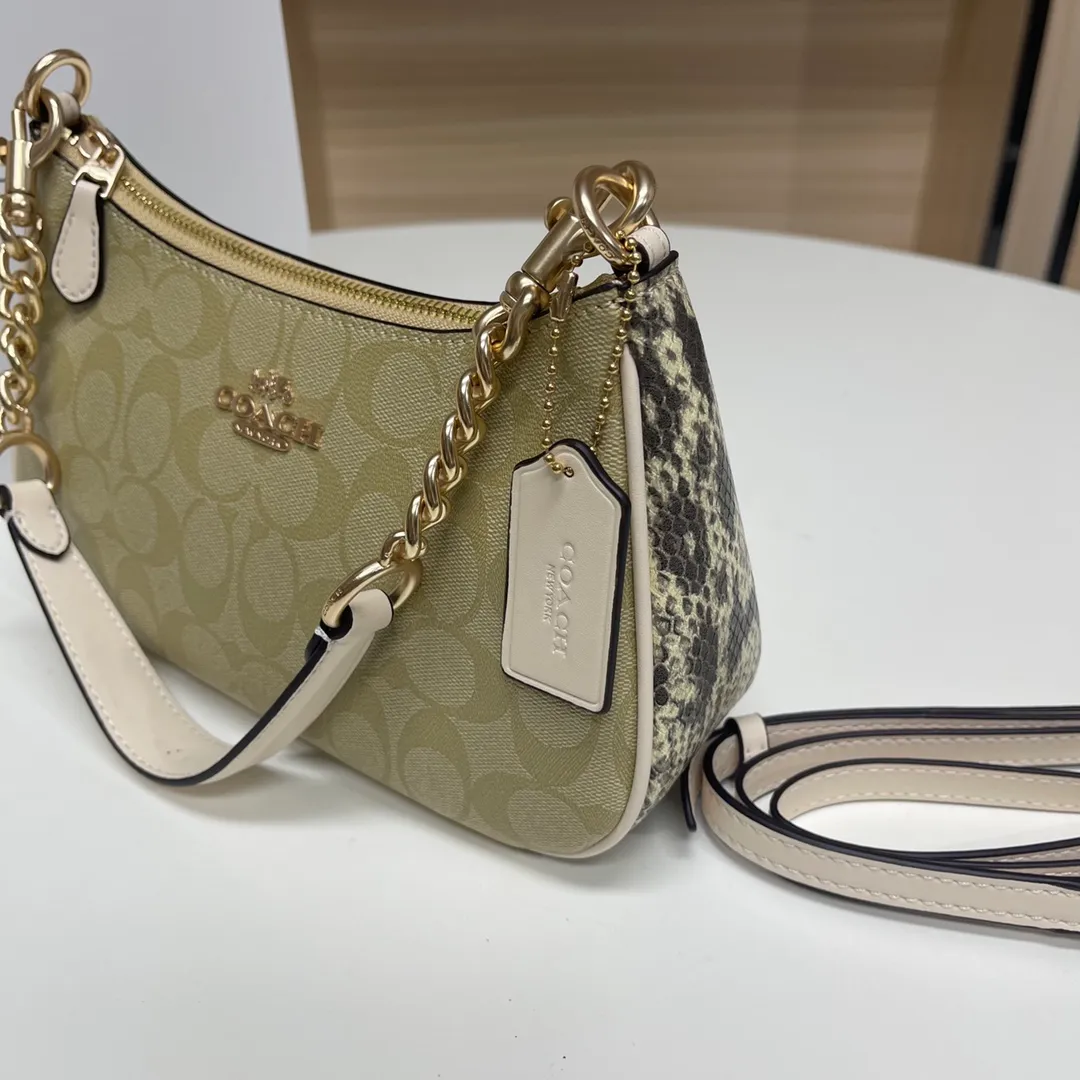Top original order batch 380💰coach/Coach new armpit bag new model in stock. Model 548, 209, 173. C's Outlet women's bag color-blocked TERI shoulder bag. . DETAILS details Material: cow leather 2 credit card slots Built-in multi-function pocket Top zipper closure, fabric lining Detachable handle with vertical length of 21cm Detachable shoulder strap with vertical length of 58cm, can be used for shoulder or crossbody Dimensions: 24.5cm (length) × 15.5cm (height) 7.5cm (width),
