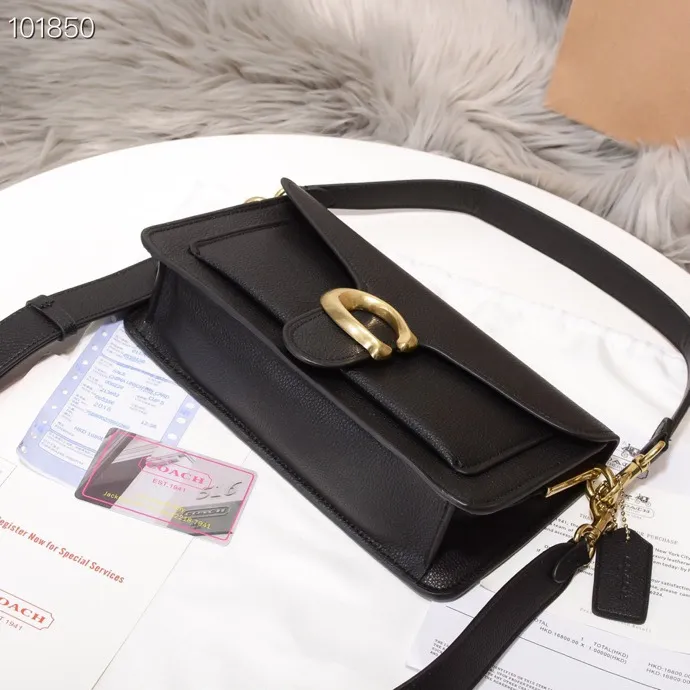 P380 [Top Original Order] Classic Coach Quinlivan Dionysus Bag 73995. Fashionable and versatile, simple and elegant. With a long strap, it is another style, cute and fresh! This bag is really versatile! It is not very heavy, and the leather is very comfortable to touch, not easily deformed, soft and comfortable! Size: 26*15*7.5cm: