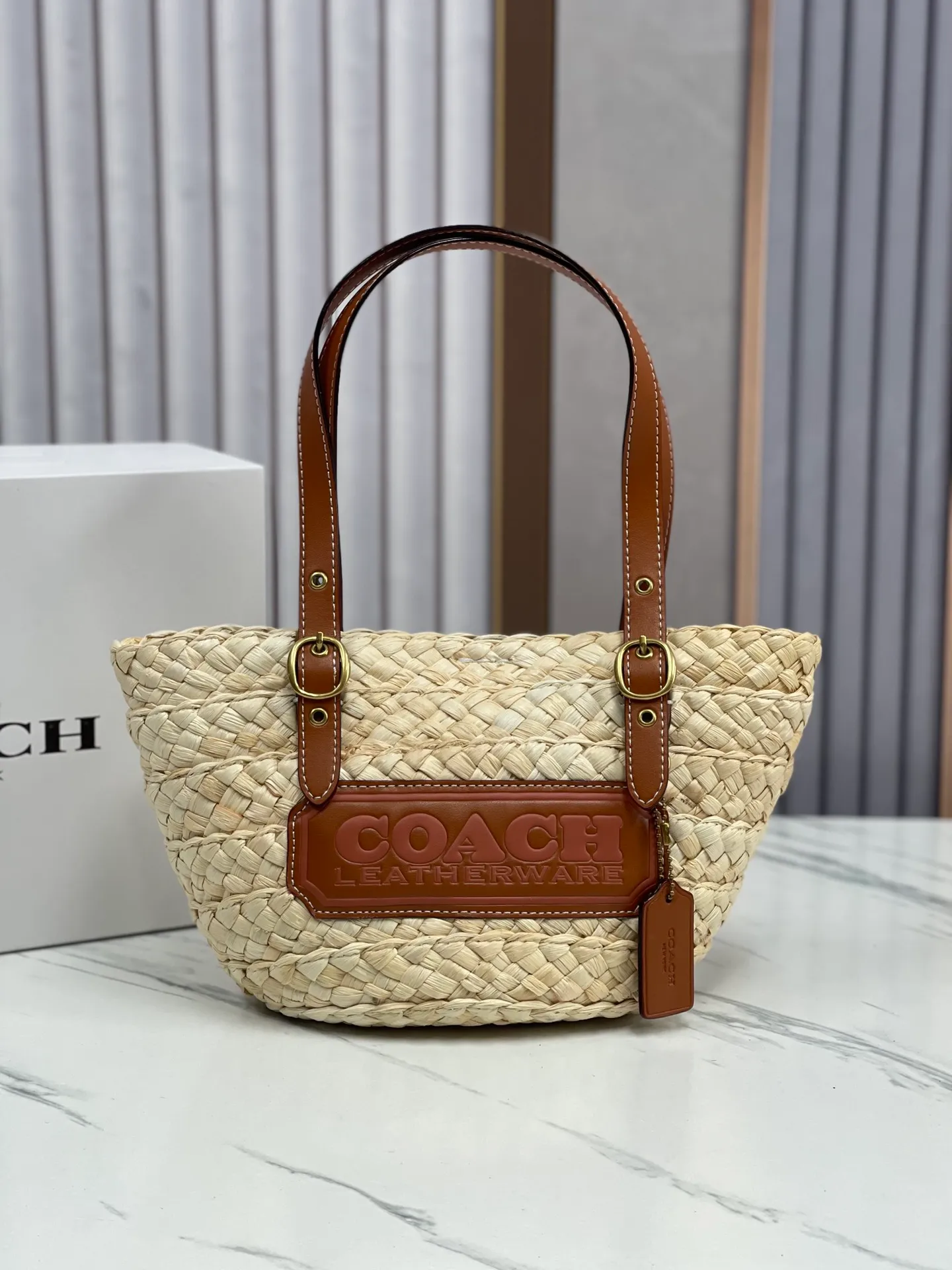 P410🐶COACH/Coach Women's Bag 2024 New Model CJ638🏖️STRUCTURED 17 Straw Shoulder Tote Bag Tote Bag💐💕How can I miss it this summer~ Let's go on a beach vacation together🏖️🌊Size 17*13*17