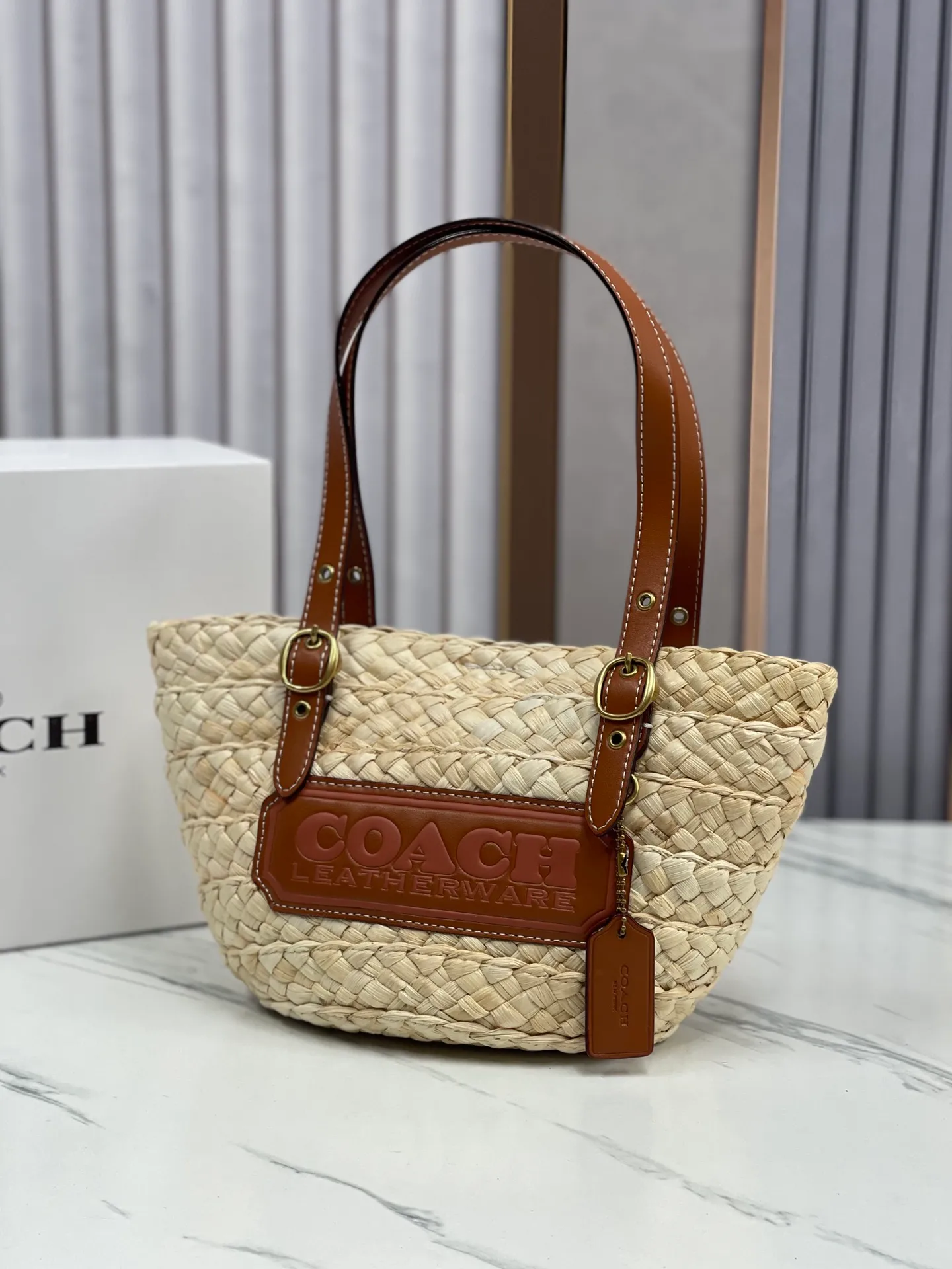 P410🐶COACH/Coach Women's Bag 2024 New Model CJ638🏖️STRUCTURED 17 Straw Shoulder Tote Bag Tote Bag💐💕How can I miss it this summer~ Let's go on a beach vacation together🏖️🌊Size 17*13*17