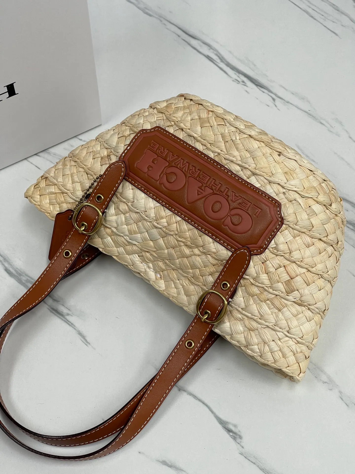P410🐶COACH/Coach Women's Bag 2024 New Model CJ638🏖️STRUCTURED 17 Straw Shoulder Tote Bag Tote Bag💐💕How can I miss it this summer~ Let's go on a beach vacation together🏖️🌊Size 17*13*17