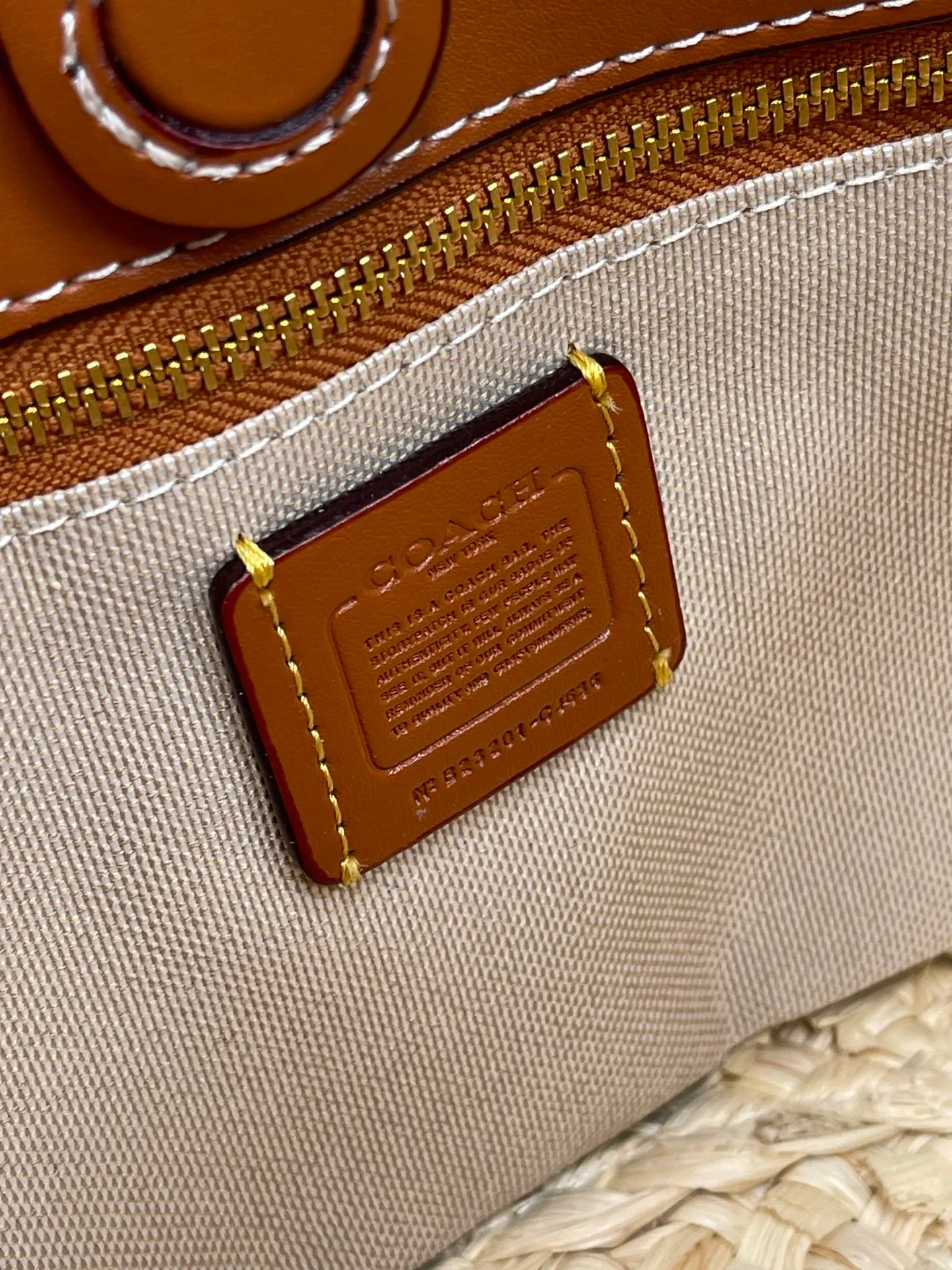 P410🐶COACH/Coach Women's Bag 2024 New Model CJ638🏖️STRUCTURED 17 Straw Shoulder Tote Bag Tote Bag💐💕How can I miss it this summer~ Let's go on a beach vacation together🏖️🌊Size 17*13*17
