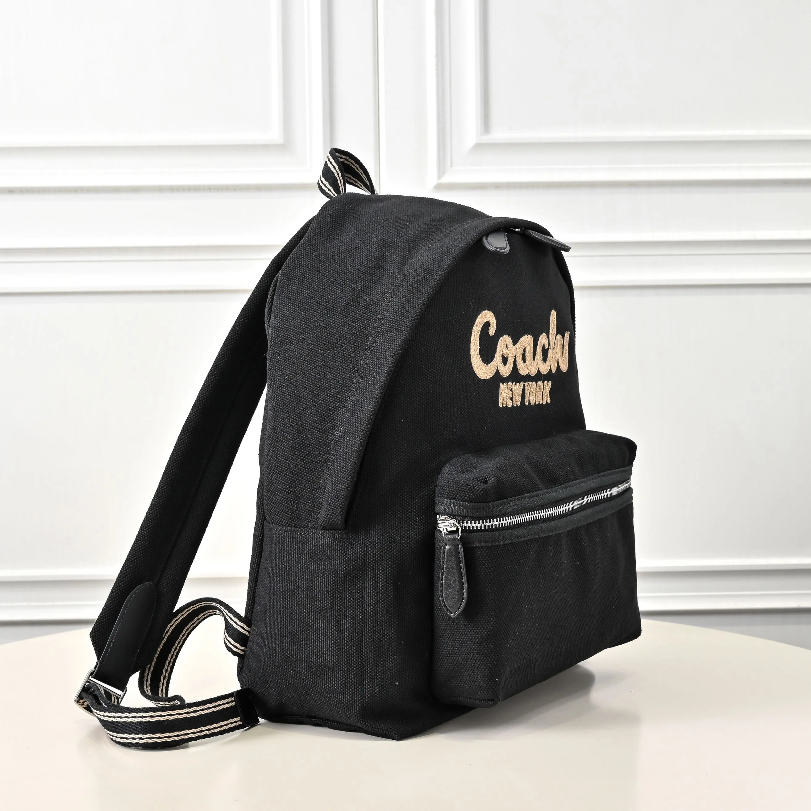 Can be carried by both men and women. Style number: CAM76 Size: 33*38.5*14cm