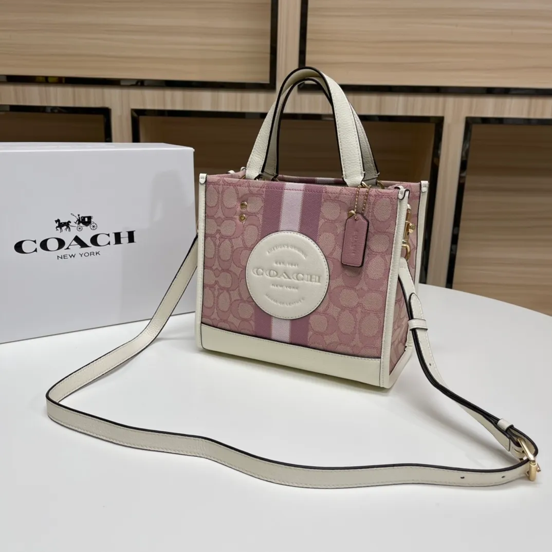 Batch 420💰. coach/Coach new model C5115 Dempsey mini canvas Field Tote 22 vertical small tote shopping bag, the bag is small, cute and can be packed. It is very suitable for petite girls, fashionable and versatile ~ 22x21x12cm,
