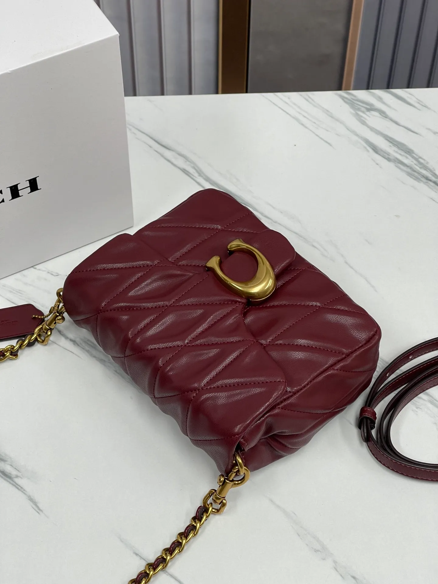 P480💰Coach’s new Square Tabby20 is retro and high-end, with a sheepskin texture. Square shoulder crossbody chain women's bag CW629, size 21×16×7. white black emerald new burgundy