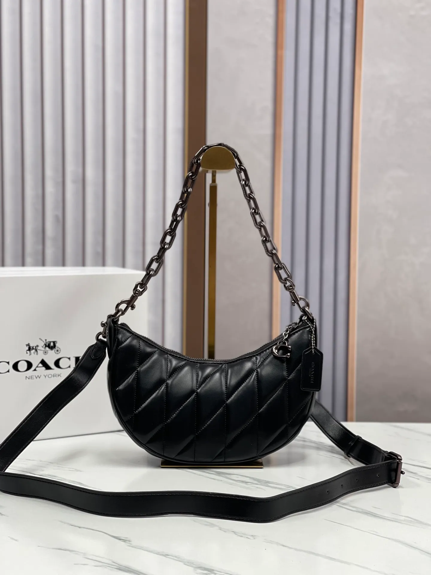 Batch 460💰COACH/Coach’s new women’s bag armpit bag PILLOW quilted MIRA shoulder bag model CP396. Dimensions 23×16×6.