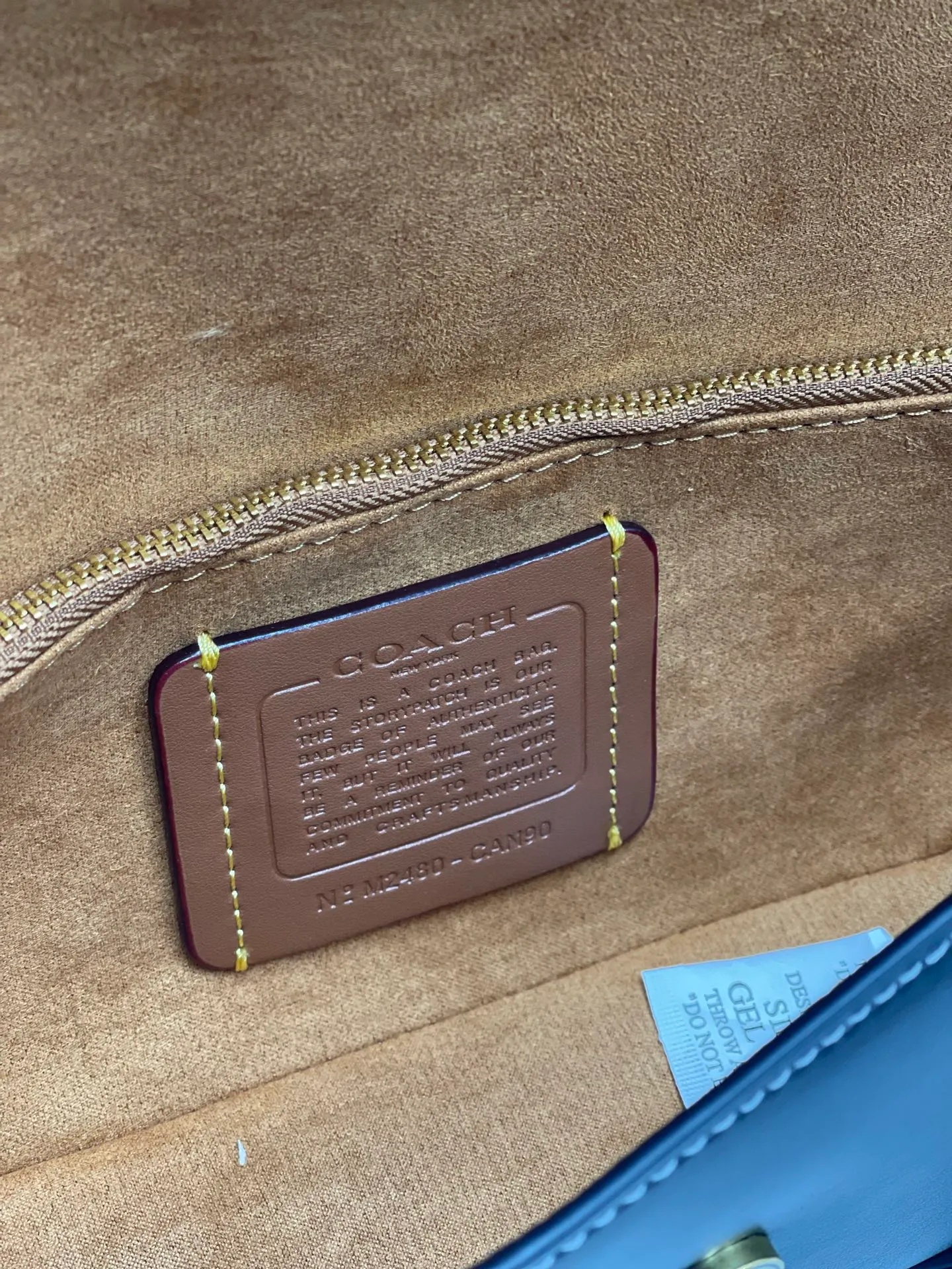 Batch 380¥💰Coach/Coach new model, CAN90 CAN91 CAN92 Brook Chain bag is a lightweight and attractive baguette bag. It is a practical small bag with clamshell design and strong privacy. There is also a large zipper layer in the bag. Metal chain and leather, with two shoulder straps, it is very convenient. The four colors are all attractive. Size 23-12-4,