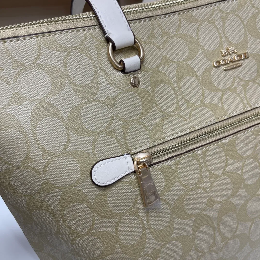 Top original order batch 420💰coach/Coach new model 79609, the upper body effect is super good, women's PVC single shoulder casual trendy women's bag tote bag, size 32.28.13,