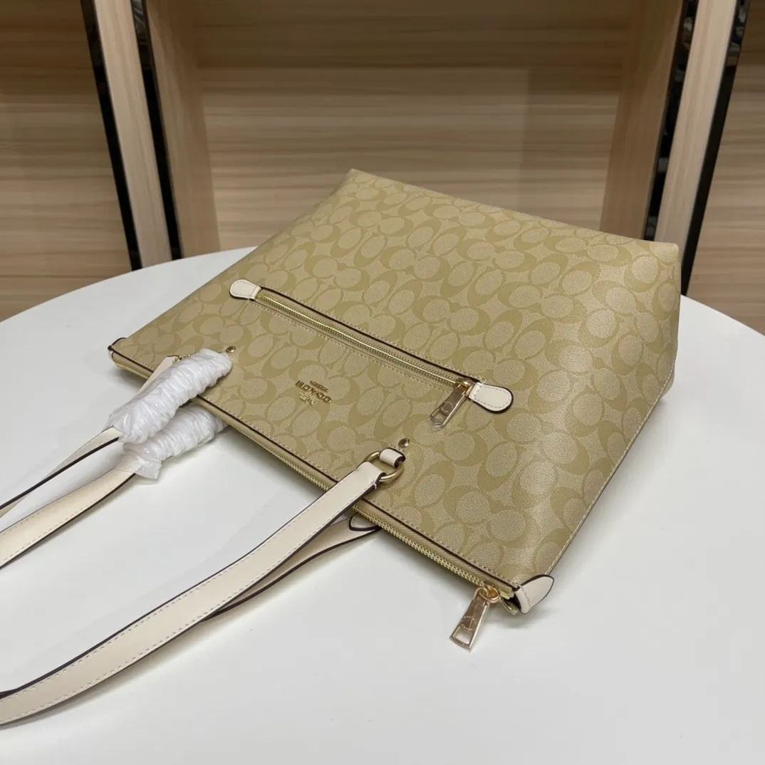 Top original order batch 420💰coach/Coach new model 79609, the upper body effect is super good, women's PVC single shoulder casual trendy women's bag tote bag, size 32.28.13,
