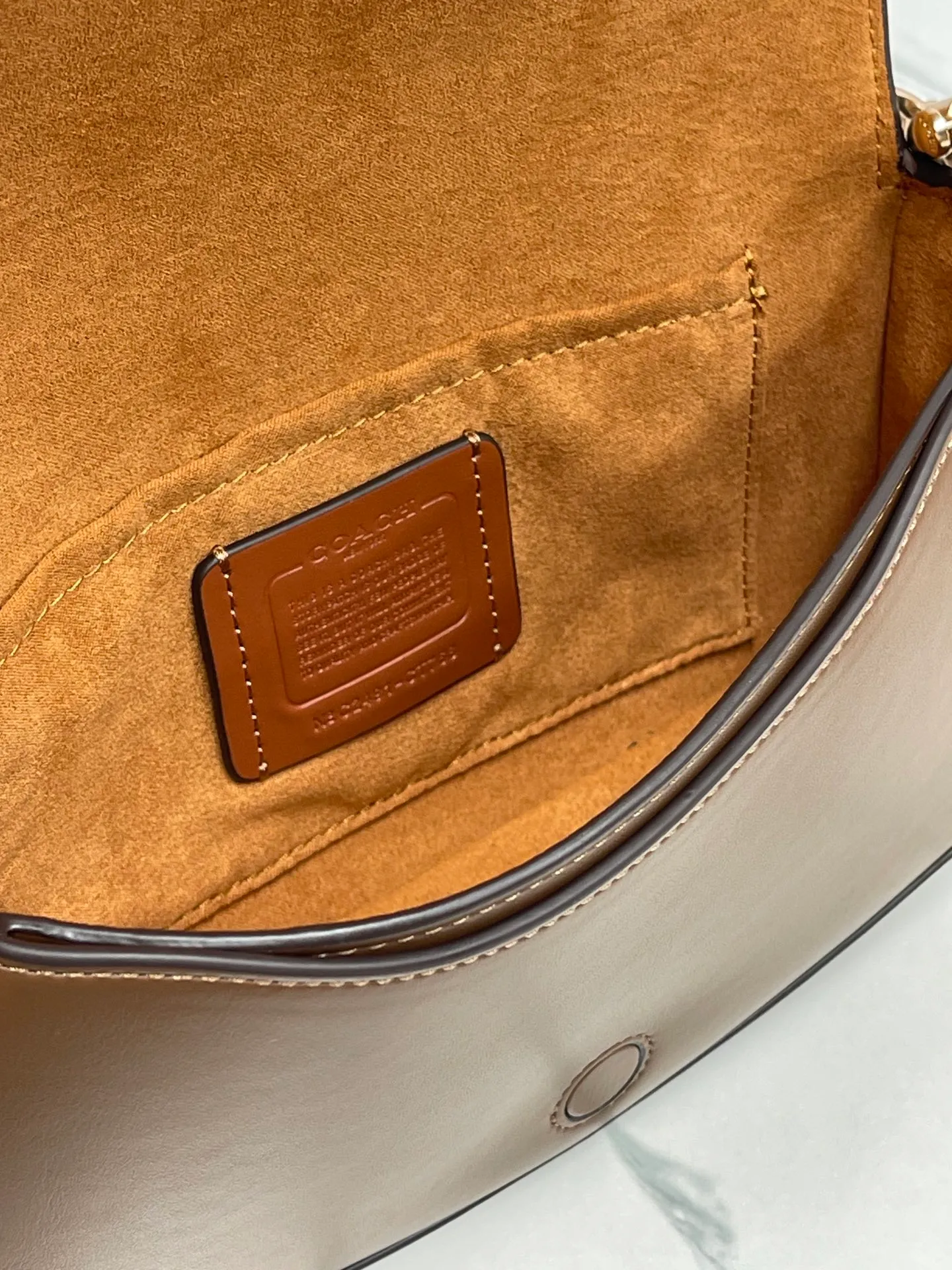 P390🍑Coach/Coach’s new June Satchel. CT776 small bag has that kind of matching feeling and the leather texture is great. Size 23/20/8.5