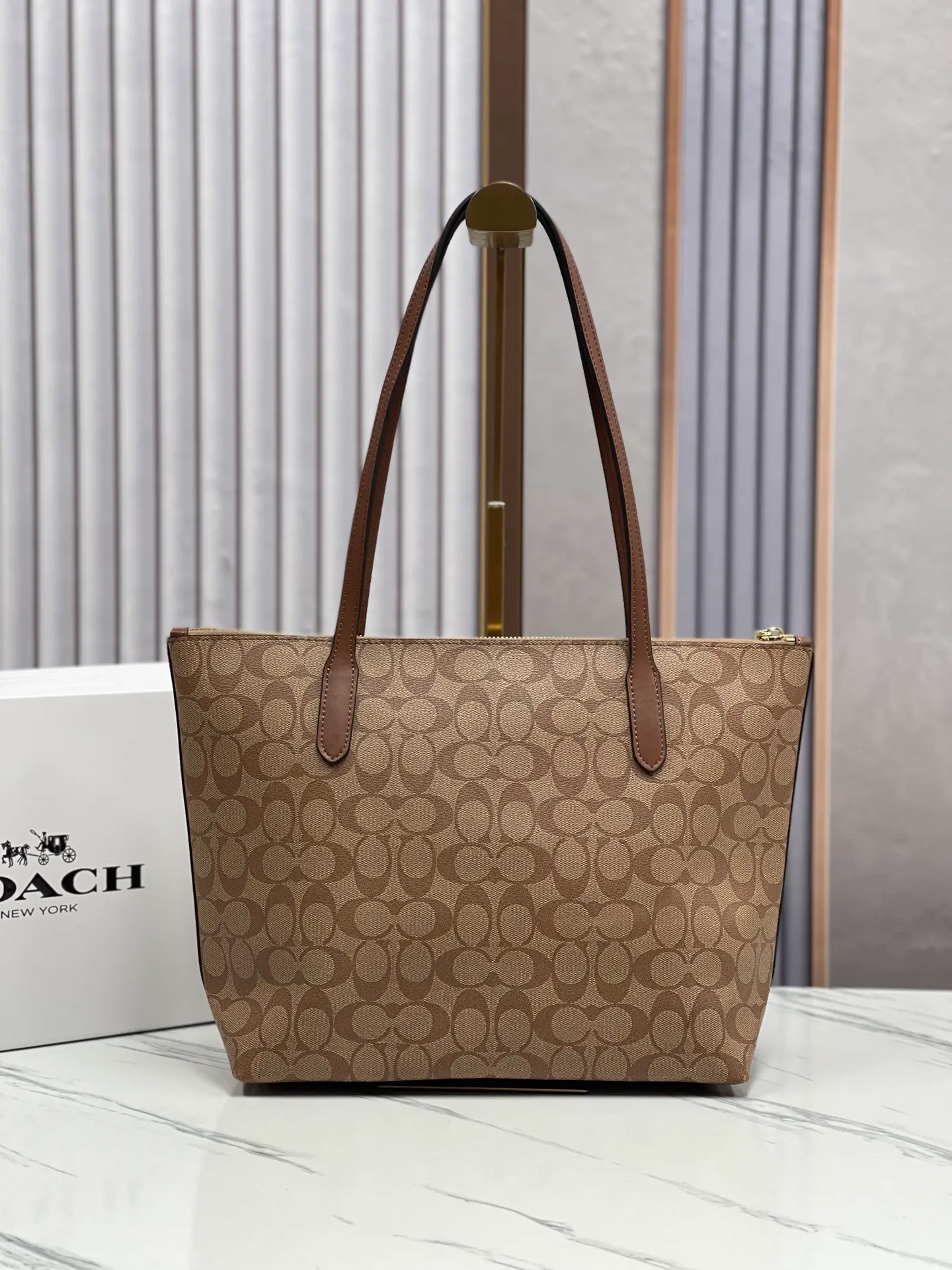 Top original order, batch 400💰Coach new Zip Tote, women's model 4455 zipper shoulder tote Zip Top Tote, the most classic zipper tote, with inner pocket inside, large capacity, size: 29*24*11cm