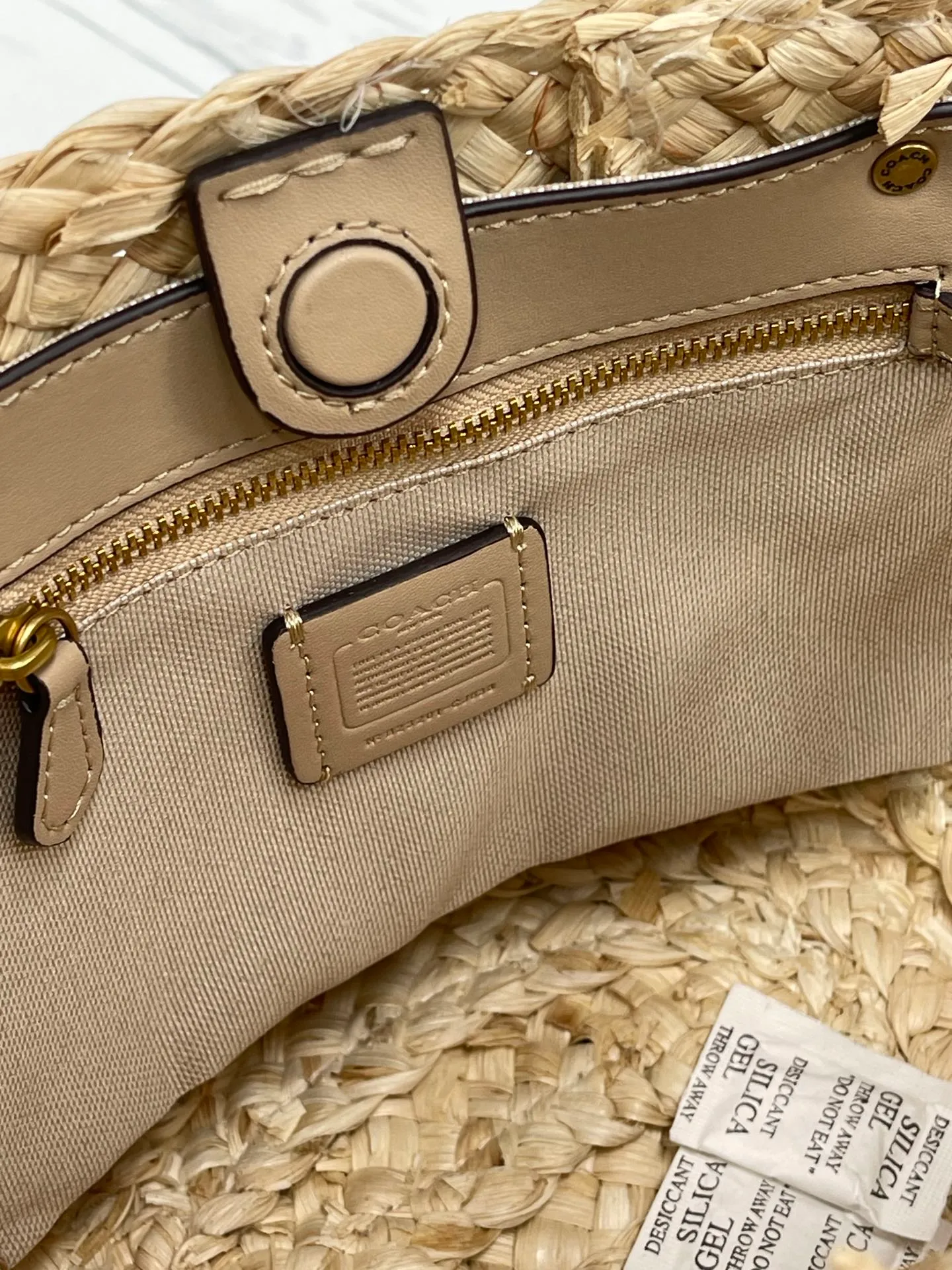 P410🐶COACH/Coach Women's Bag 2024 New Model CJ638🏖️STRUCTURED 17 Straw Shoulder Tote Bag Tote Bag💐💕How can I miss it this summer~ Let's go on a beach vacation together🏖️🌊Size 17*13*17
