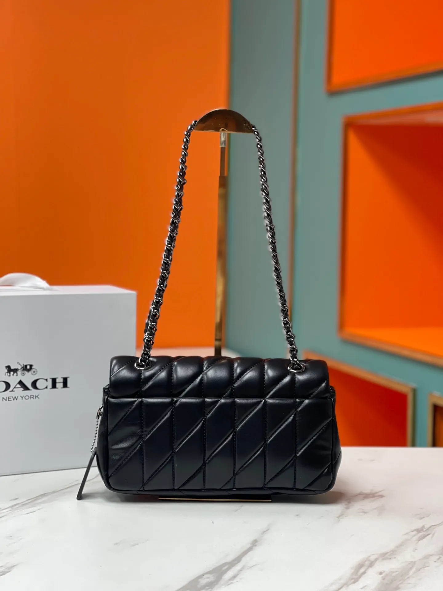 Top original order, batch 500💰Coach/Coach new model, new products synchronized at the counter, model CP400 Quilting Tabby chain tabby with quilting technology, cool dark buckle, low-key and high-end silver buckle. Choose a size and color you like. Size 26/15.