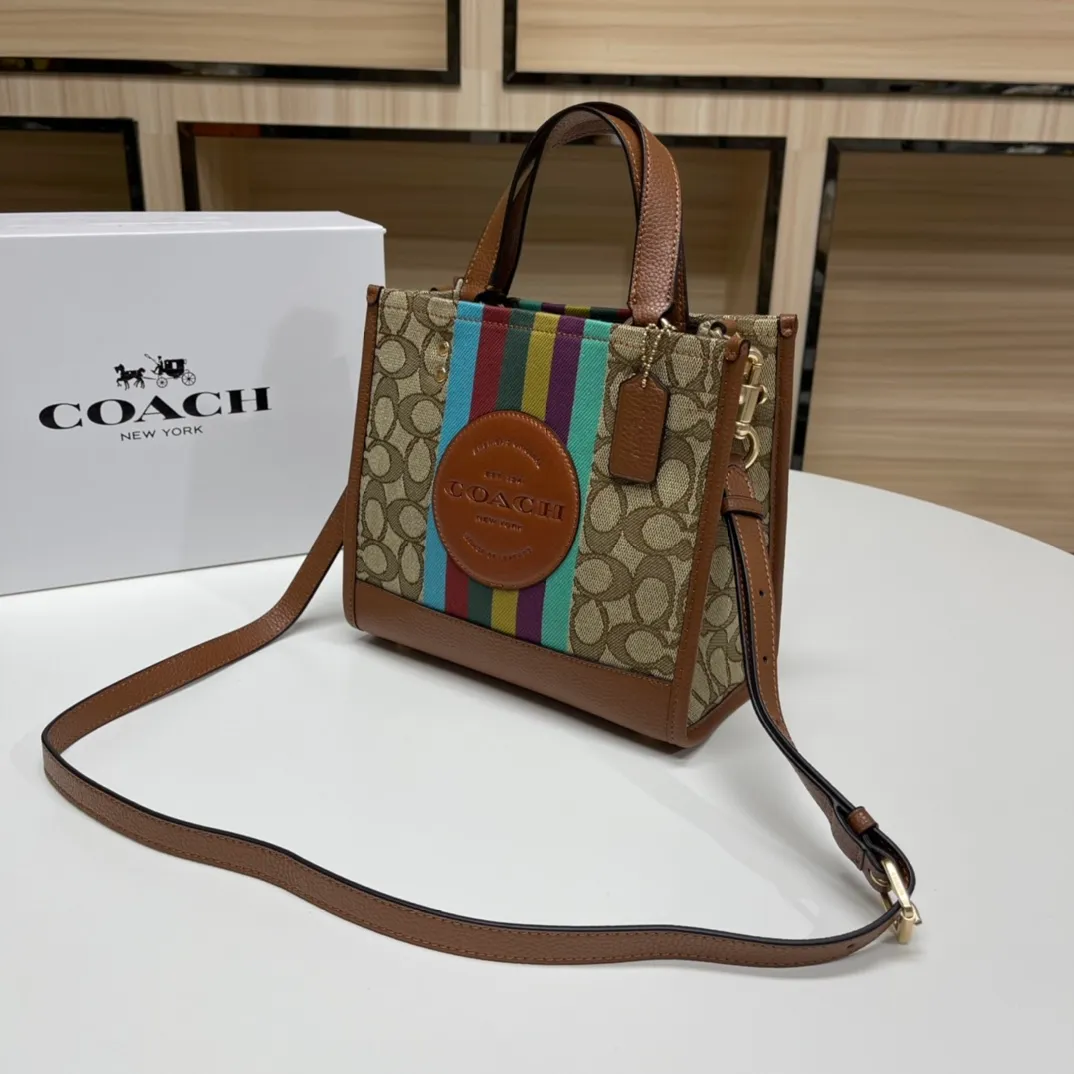 Batch 420💰. coach/Coach new model C5637 Dempsey mini canvas Field Tote 22 vertical small tote shopping bag, the bag is small, cute and can be packed. It is very suitable for petite girls, fashionable and versatile ~ 22x21x12cm,