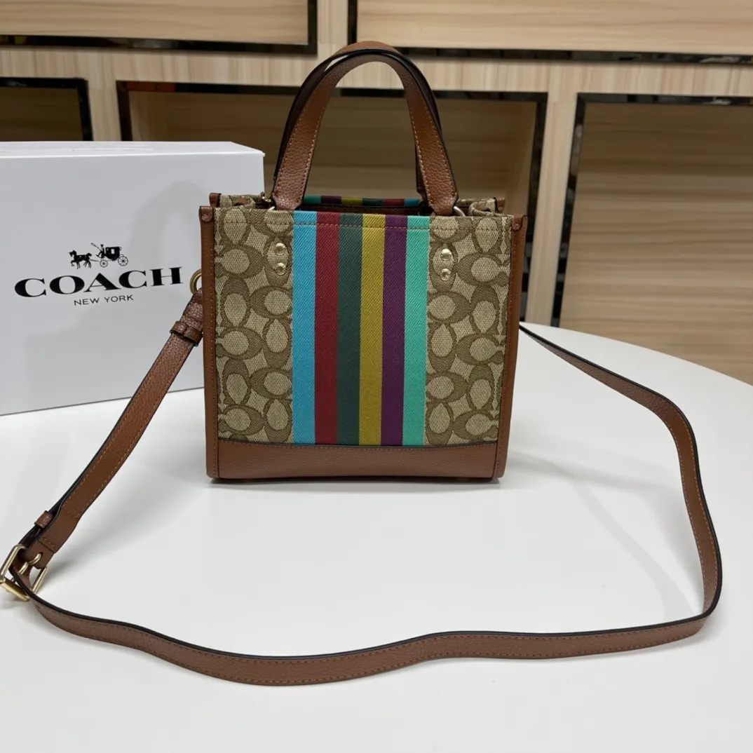 Batch 420💰. coach/Coach new model C5637 Dempsey mini canvas Field Tote 22 vertical small tote shopping bag, the bag is small, cute and can be packed. It is very suitable for petite girls, fashionable and versatile ~ 22x21x12cm,