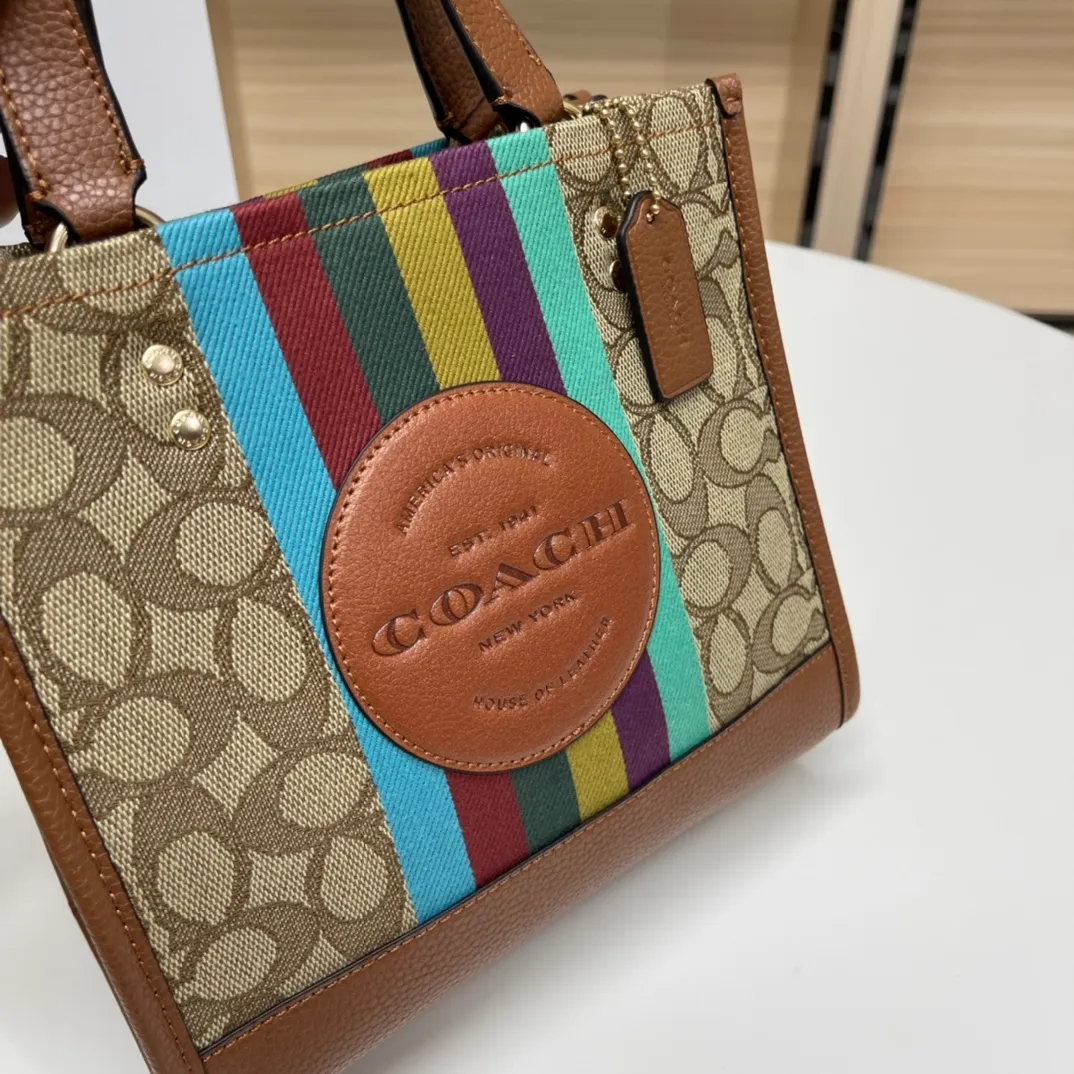 Batch 420💰. coach/Coach new model C5637 Dempsey mini canvas Field Tote 22 vertical small tote shopping bag, the bag is small, cute and can be packed. It is very suitable for petite girls, fashionable and versatile ~ 22x21x12cm,