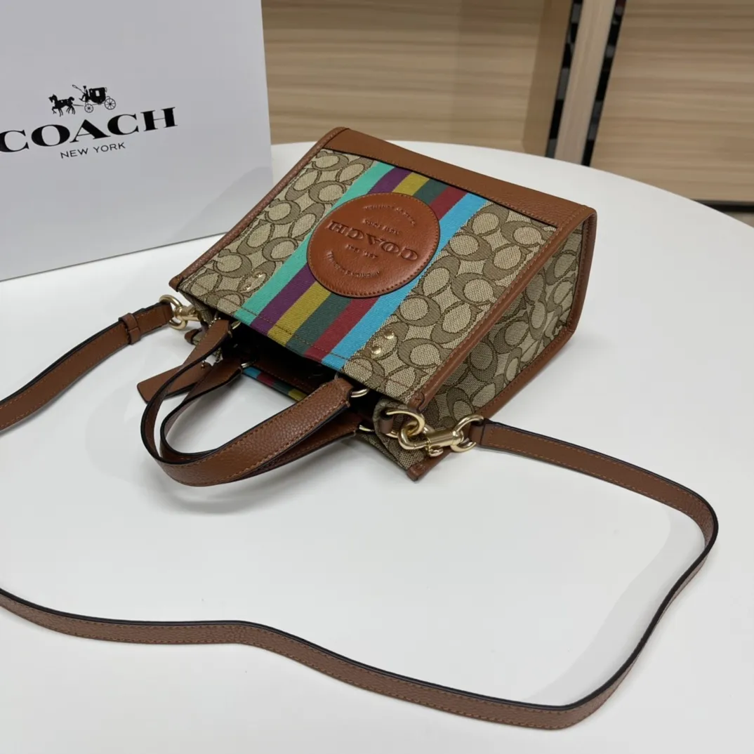 Batch 420💰. coach/Coach new model C5637 Dempsey mini canvas Field Tote 22 vertical small tote shopping bag, the bag is small, cute and can be packed. It is very suitable for petite girls, fashionable and versatile ~ 22x21x12cm,