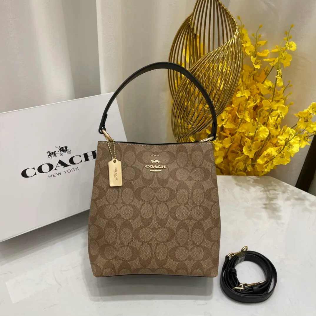 Top original order, batch 420💰Coach/Coach new model, new carriage bucket with small logo, simple and not fancy, versatile and beautiful, large capacity, hot model🔥, new model synchronized at the counter, sandwich zipper bag, imported first-layer cowhide, exquisite handwork, size 22X22X10, model 2312🌸