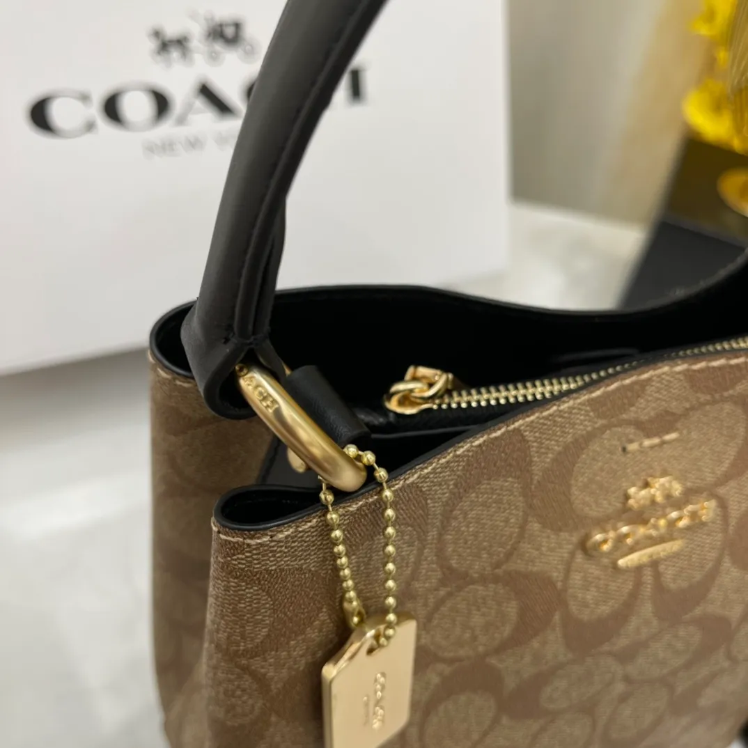 Top original order, batch 420💰Coach/Coach new model, new carriage bucket with small logo, simple and not fancy, versatile and beautiful, large capacity, hot model🔥, new model synchronized at the counter, sandwich zipper bag, imported first-layer cowhide, exquisite handwork, size 22X22X10, model 2312🌸