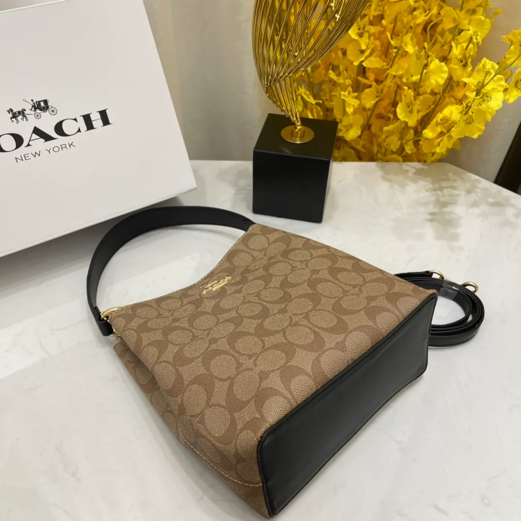 Top original order, batch 420💰Coach/Coach new model, new carriage bucket with small logo, simple and not fancy, versatile and beautiful, large capacity, hot model🔥, new model synchronized at the counter, sandwich zipper bag, imported first-layer cowhide, exquisite handwork, size 22X22X10, model 2312🌸