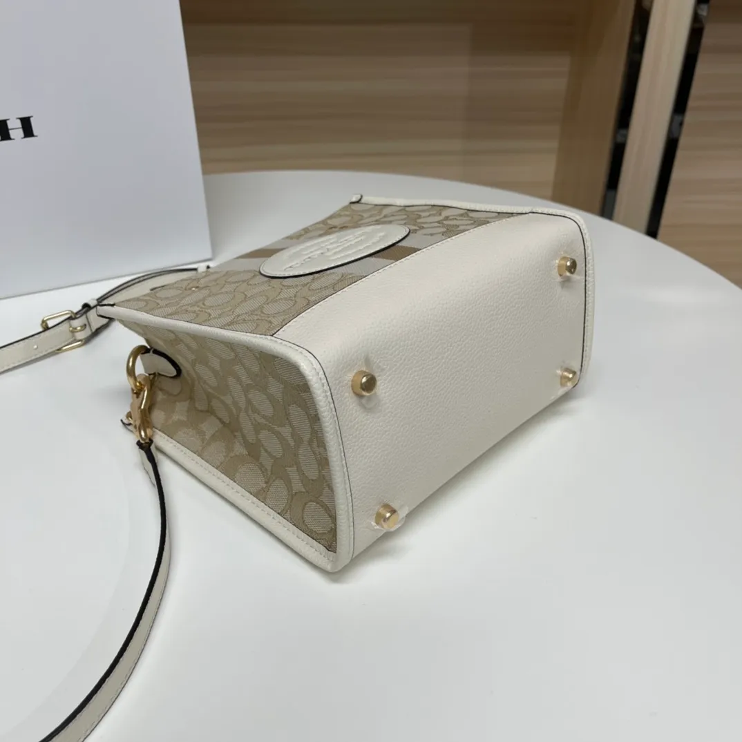 Top original order batch 420💰coach/Coach new color field 22 small portable cross-body shopping bag, fashionable European and American, Mini 22 unique redwood color, soothing warm tones, a winter color at a glance, super gentle Dempsey Chambray series, no one is unfamiliar with it, classic style, color matching in different seasons, model 8417. Size: 22*20*12 cm,