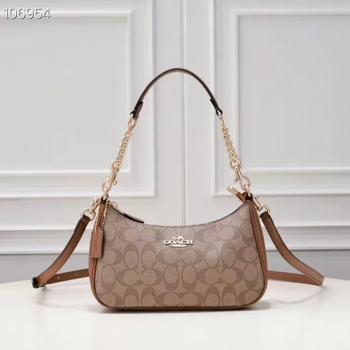 P260 [Top original order] Coach's new Teri underarm bag CA548 is larger than the mahjong bag, and the capacity zipper arc is more beautiful. It is equipped with two shoulder straps. The bag body is simple and elegant, and the stiff structure shows a capable and neat temperament. Dimensions: 24.5cm long x 13cm high x 6cm wide
