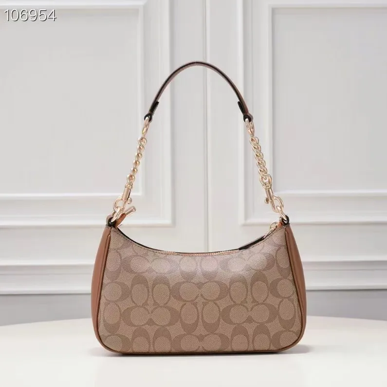 P260 [Top original order] Coach's new Teri underarm bag CA548 is larger than the mahjong bag, and the capacity zipper arc is more beautiful. It is equipped with two shoulder straps. The bag body is simple and elegant, and the stiff structure shows a capable and neat temperament. Dimensions: 24.5cm long x 13cm high x 6cm wide