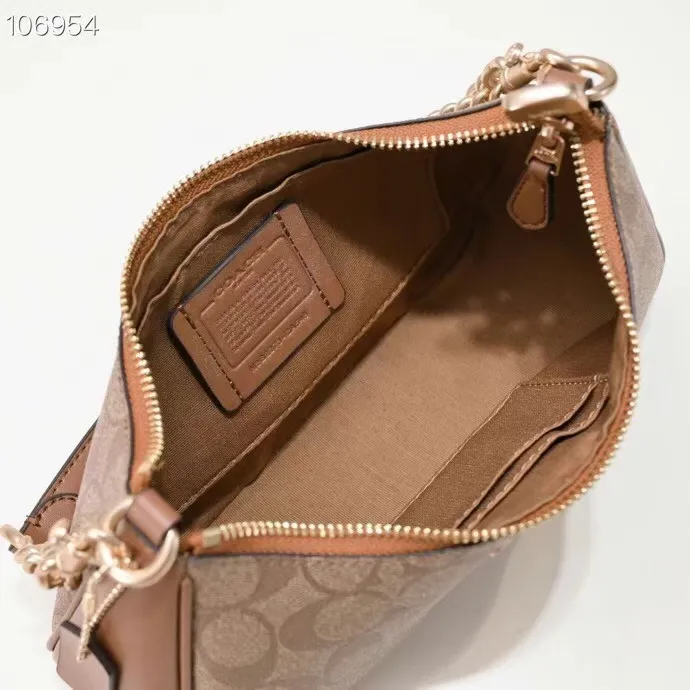 P260 [Top original order] Coach's new Teri underarm bag CA548 is larger than the mahjong bag, and the capacity zipper arc is more beautiful. It is equipped with two shoulder straps. The bag body is simple and elegant, and the stiff structure shows a capable and neat temperament. Dimensions: 24.5cm long x 13cm high x 6cm wide