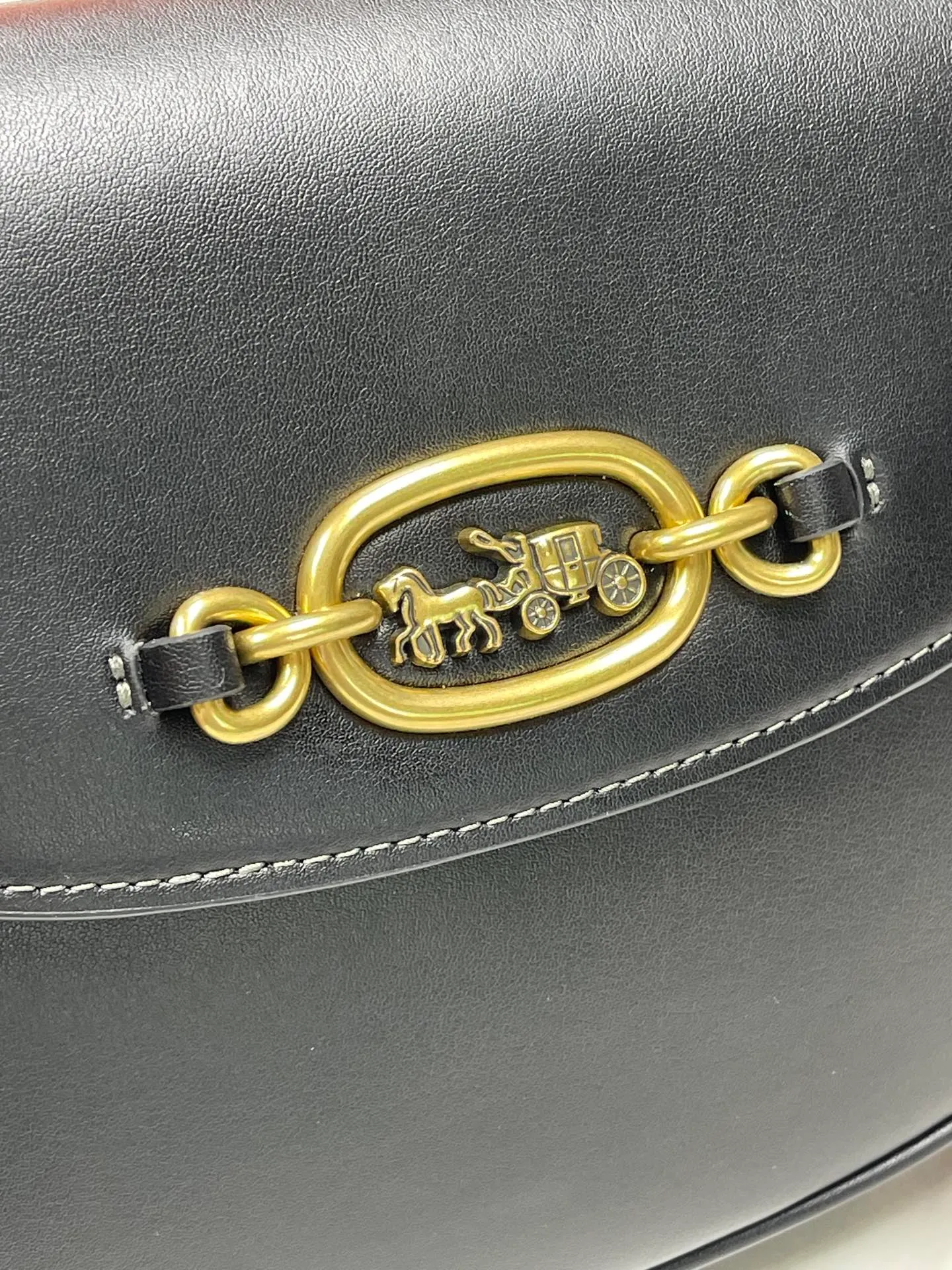 Batch 440💰 Coach’s new counter synchronization model CM705 HARLER shoulder crossbody bag saddle bag, minimalist and casual, casual and versatile item ~ 22x17.5x6cm