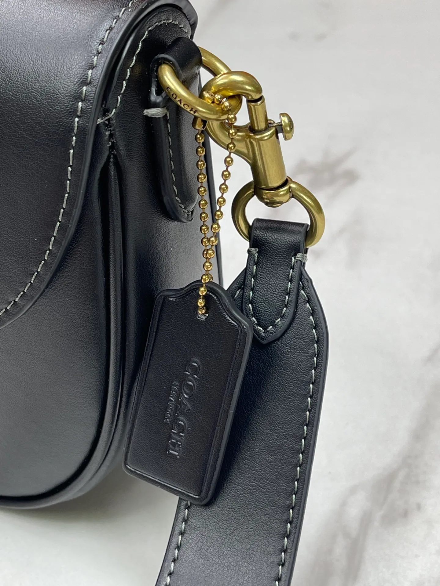Batch 440💰 Coach’s new counter synchronization model CM705 HARLER shoulder crossbody bag saddle bag, minimalist and casual, casual and versatile item ~ 22x17.5x6cm
