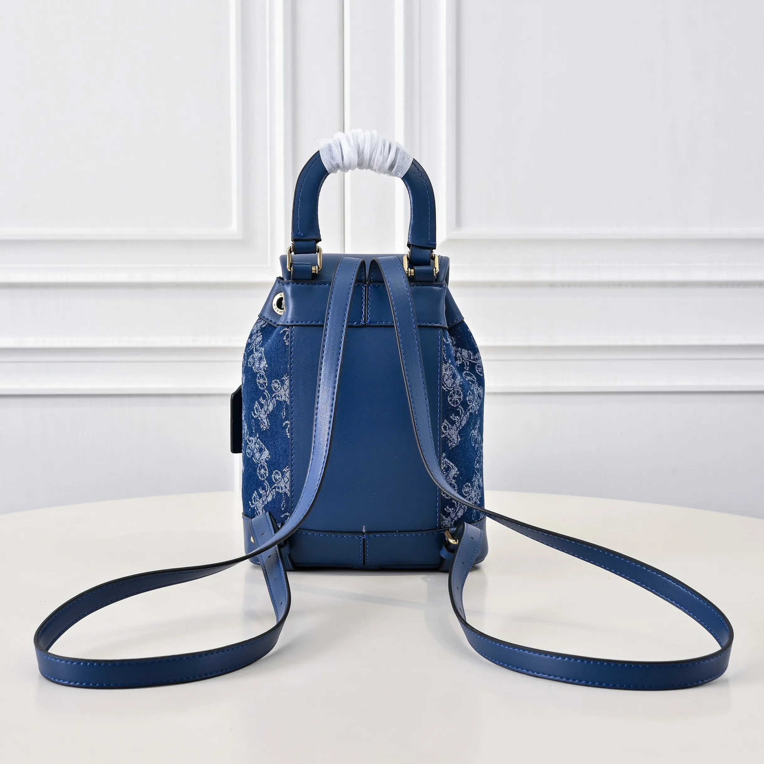 Style number: CAM31 Size: 17*11*22.5cm