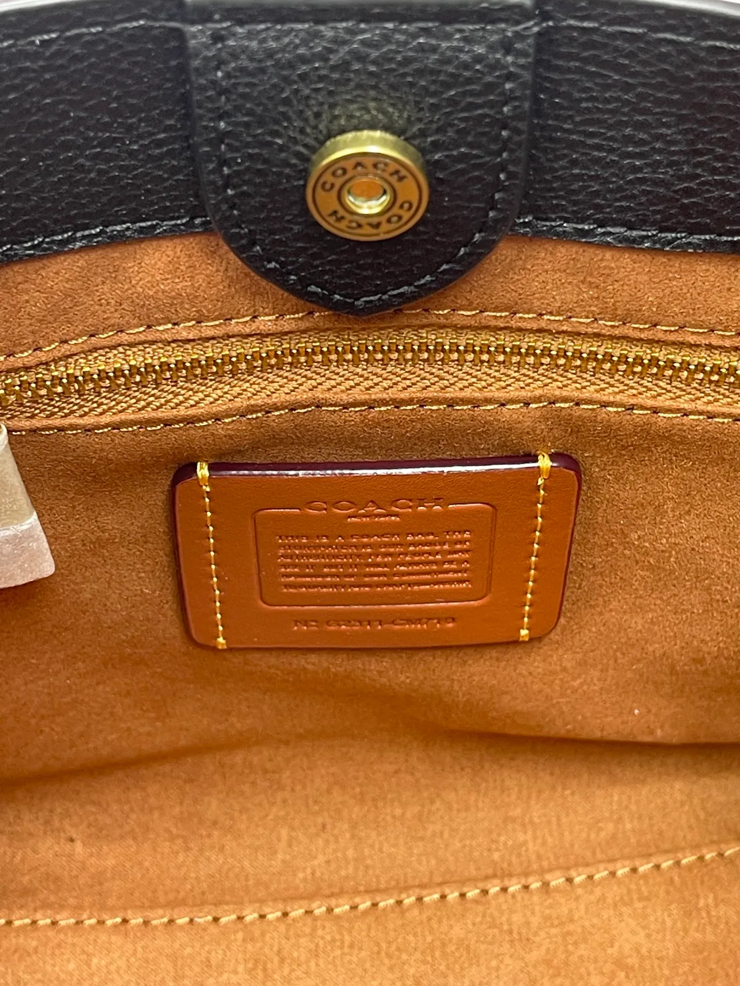 Batch 420💰coach/Coach new counter new color model number CM710. Coach Field Tote 22 Classic C logo series tote, simple yet high-end. Square and square. It looks cute and cute. It can be carried in the hand, on the shoulder, or cross-body. It is versatile and practical. It is super popular ~ the favorite of petite girls~ Size: 22*21*12 cm,
