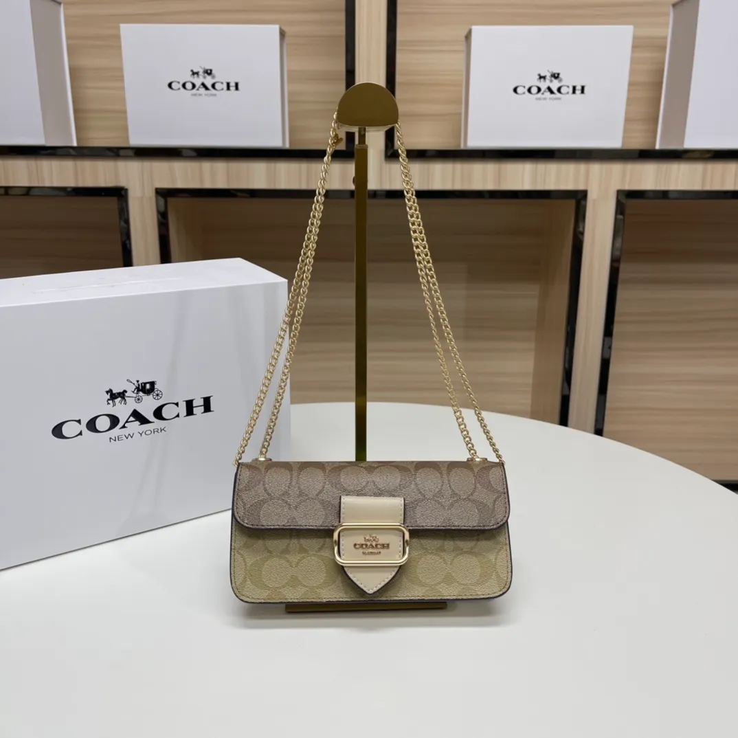Top original order, batch 420💰New chain bag model CF167🚀Morgan series iron chain crossbody. My favorite small and portable iron chain bag. It is enough to carry small things when going out, and there is no problem with mobile phones. Matching: This version plus this color matching, it can be matched with anything. Versatile style! You can’t go wrong with anything. Small and cute. Chain: This is a chain shoulder strap, which can be changed at will, either long and cross-body, or short on the side. You can also use it as an evening bag without the shoulder strap. It’s so beautiful and versatile ~ Size: 20*10*4.5.