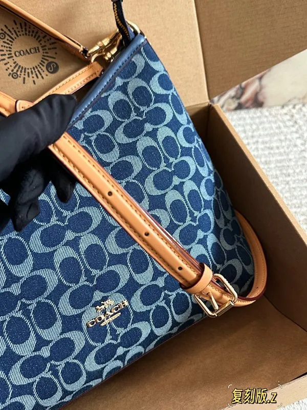 All categories Official website "Brand Women's Bags" Women's Bags 💙 COACH 2025 new COACH armpit bag