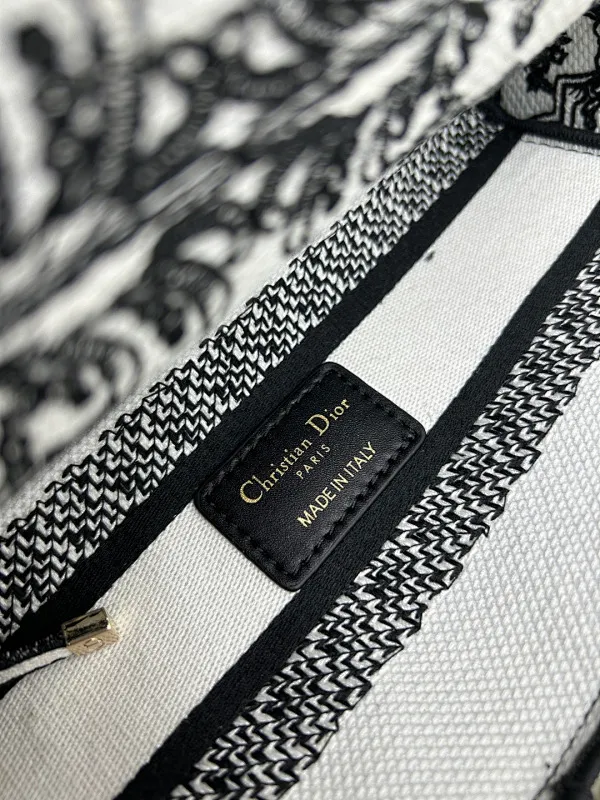 All Categories Coach Women's Bags (COACH) Coach M8002