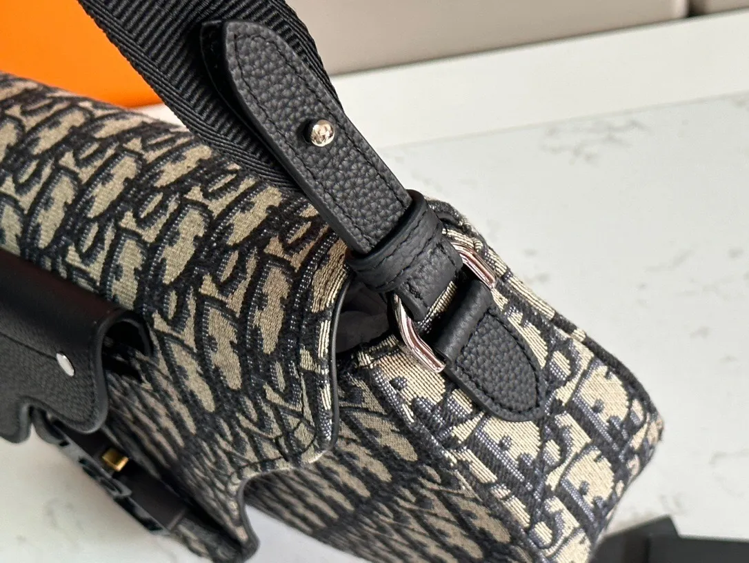 All categories 💚 Top version men’s bags 💚 DIOR 2025 official website new DIOR crossbody bag
