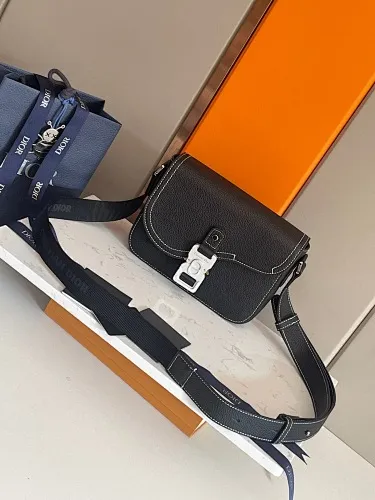 All categories 💚 Top version men’s bags 💚 DIOR 2025 official website new DIOR crossbody bag