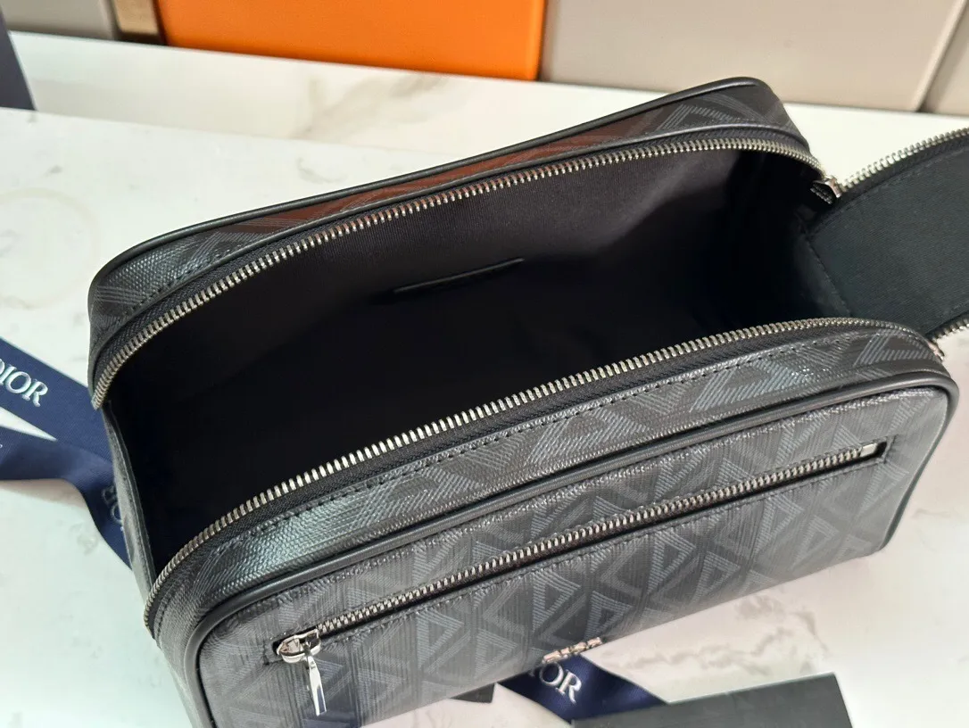 All categories 💚 Top version men’s bags 💚 DIOR 2025 official website new DIOR toiletry bag