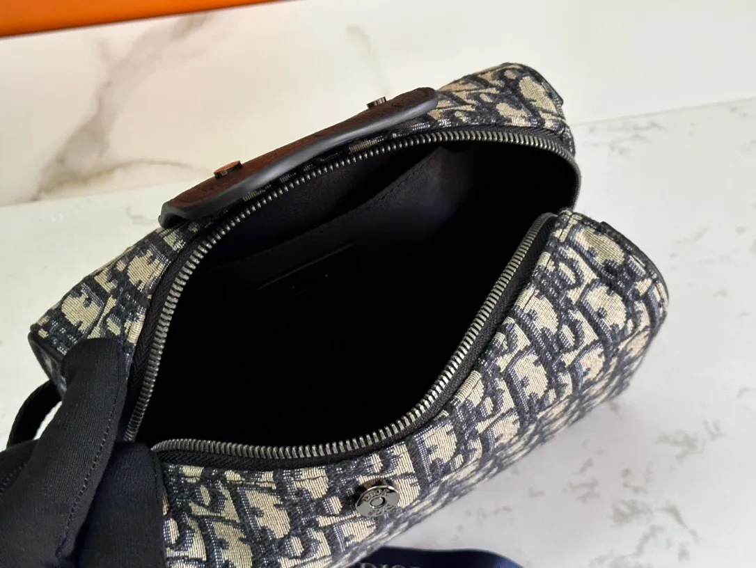 All categories 💚 Top version men’s bags 💚 DIOR 2025 official website new DIOR toiletry bag