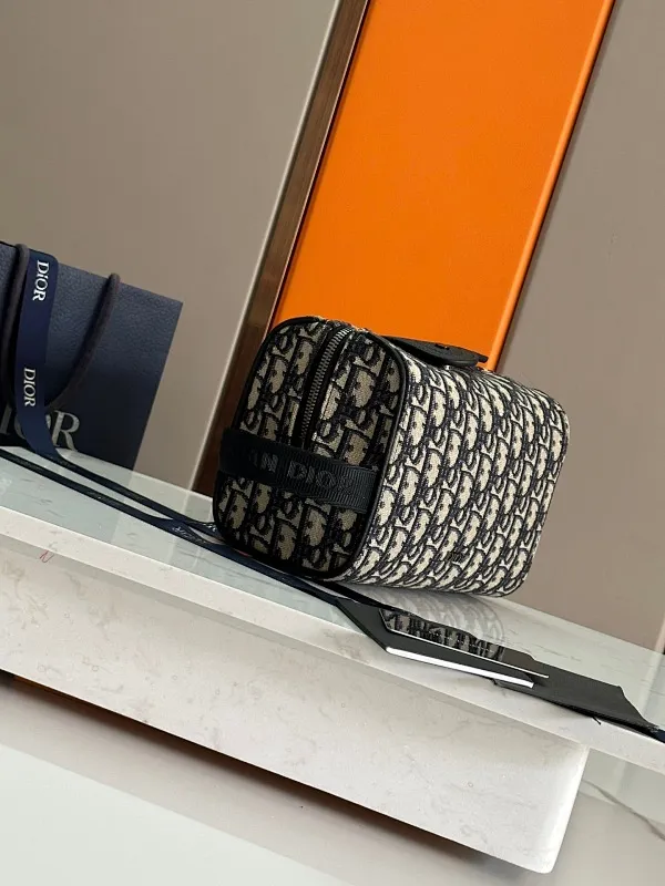 All categories 💚 Top version men’s bags 💚 DIOR 2025 official website new DIOR toiletry bag