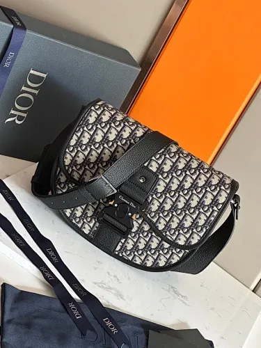All categories 💚 Top version men’s bags 💚 DIOR 2025 official website new DIOR crossbody bag