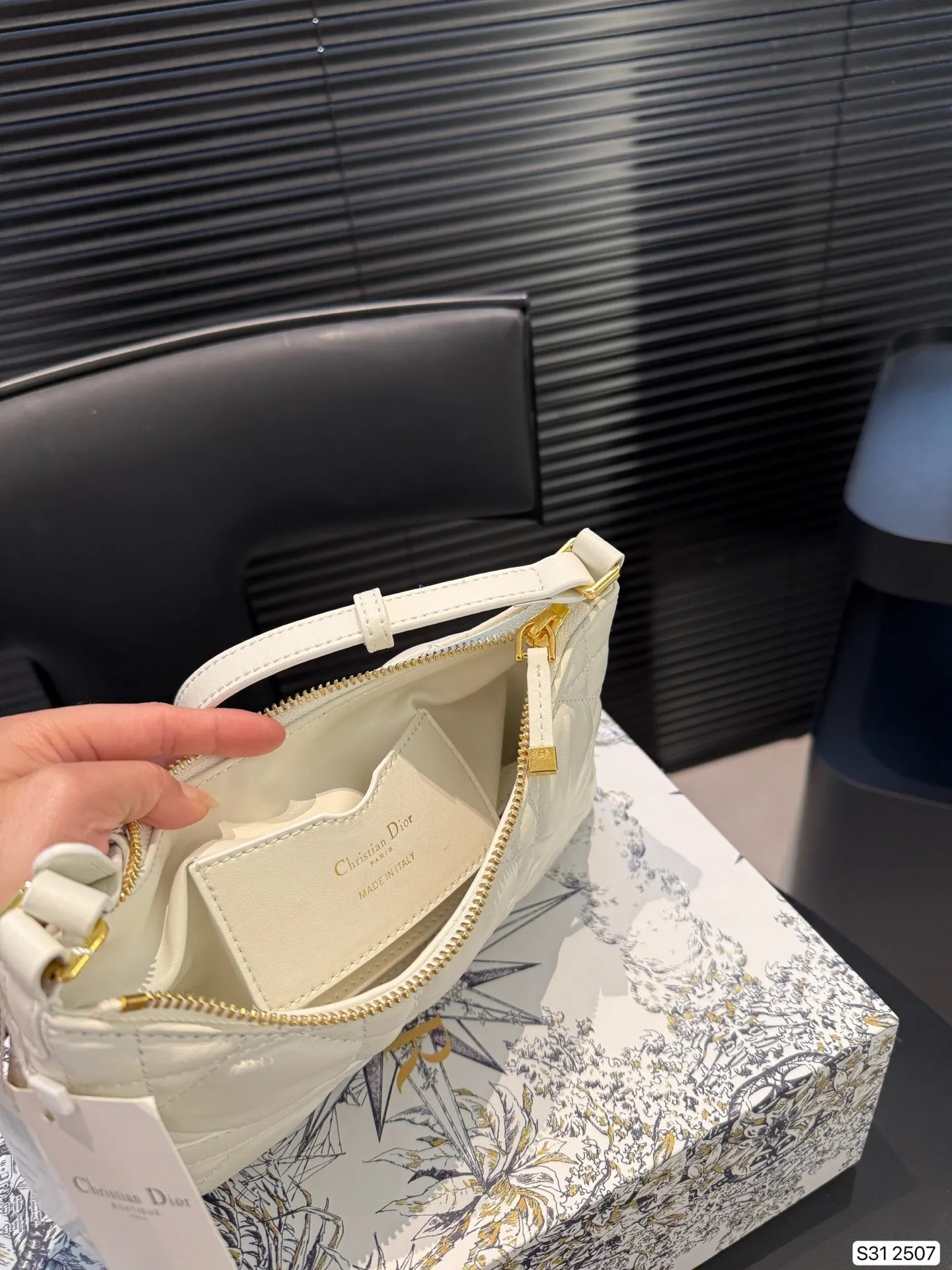 All categories Official website "Brand Women's Bags" Women's Bags 💙 DIOR 2025 new DIOR armpit bag