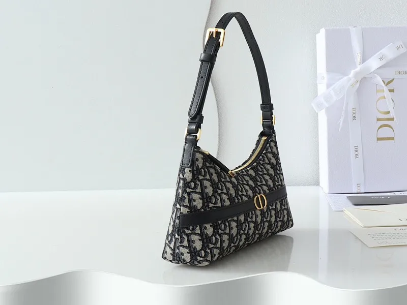 All categories Official website "Brand Women's Bags" Women's Bags 💙 DIOR 2025 new DIOR armpit bag